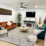 Charming Zen Home With Heated Pool, Pool Table, Arcade And Mini Golf.