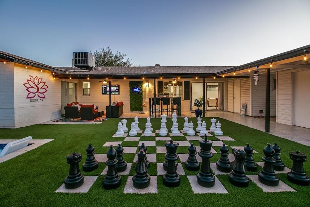 Charming Zen With Heated Pool, Pool Table, Arcade And Mini Golf. Casa de férias Scottsdale